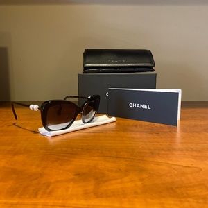 CHANEL Oversized Cat Eye Sunglasses